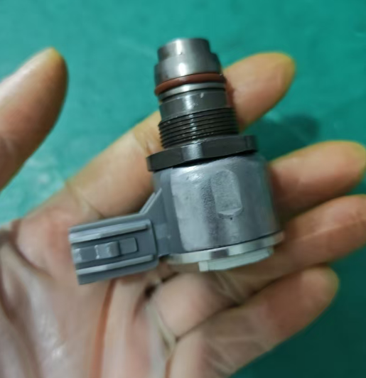 31400-4A900 Original New Fuel Pressure Regulator for Hyundai — product photo showing the regulator body and connector ports